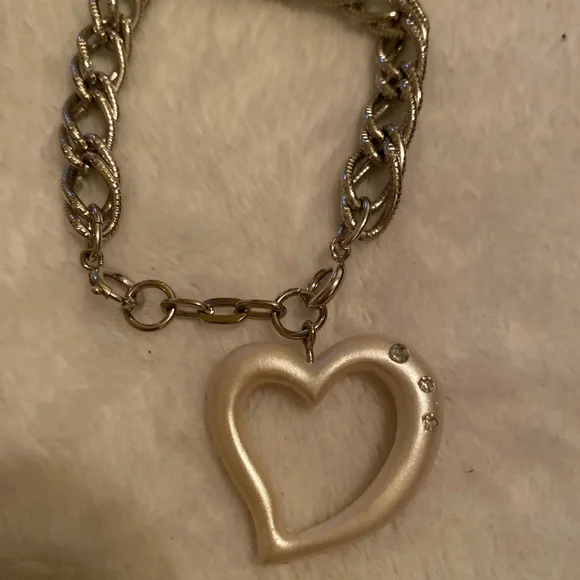 Elegant Silver Heart Pendant bracelet - Picture 2 of 5